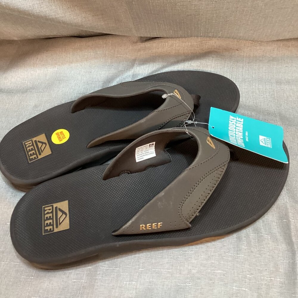 REEF MENS FANNING  SANDAL BOTTLE OPENER